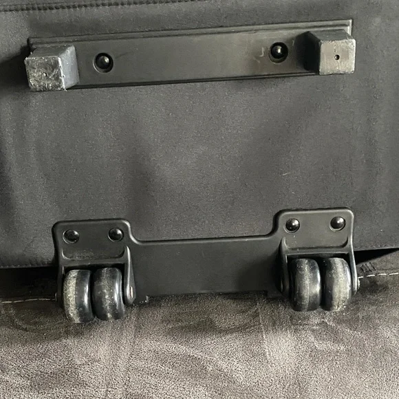 Mary Kay Black Cosmetic Bag Set with Pink Accents - Picture 15 of 15